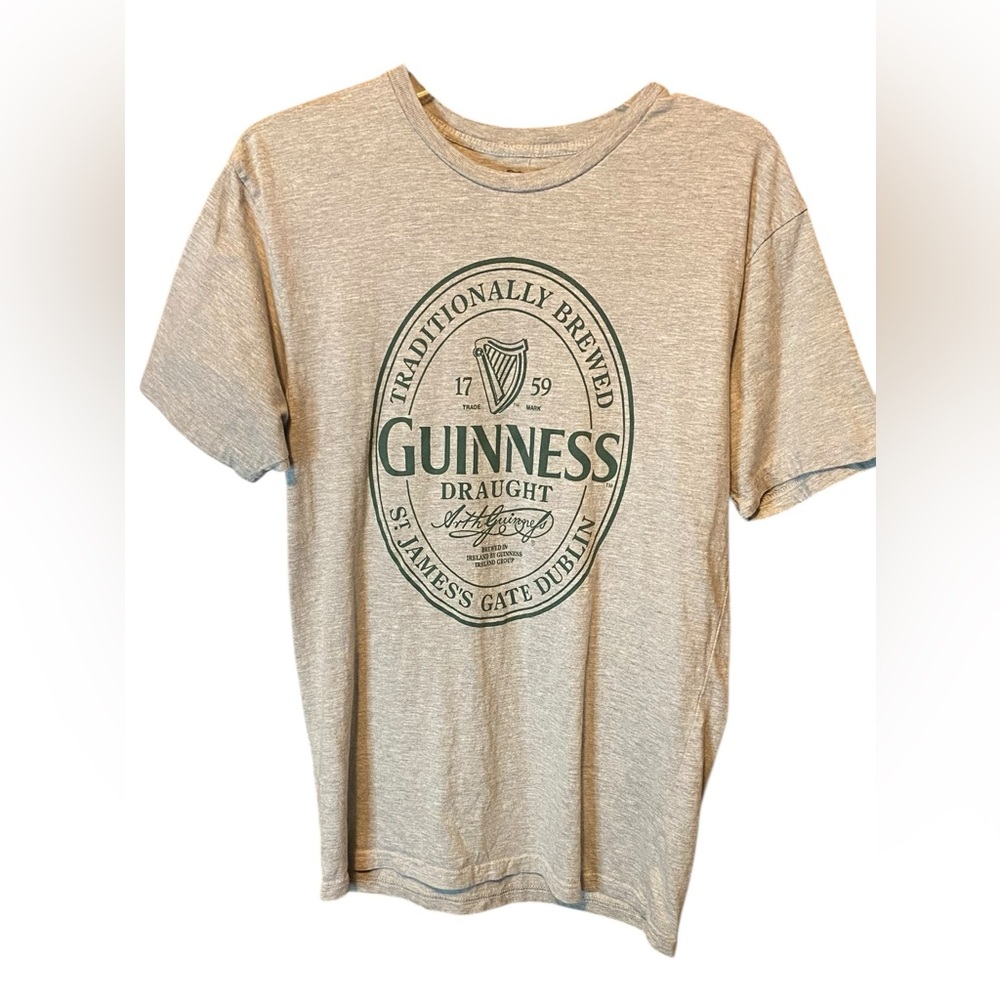 Guinness Graphic T-Shirt Grey Logo Tee Size Medium Vintage Style Beer Shirt